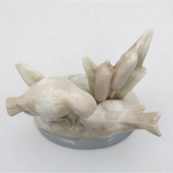 Porcelain Love Birds Cattails Figurine Vintage Sparrows Sculpture Spring - Picture 5 of 6